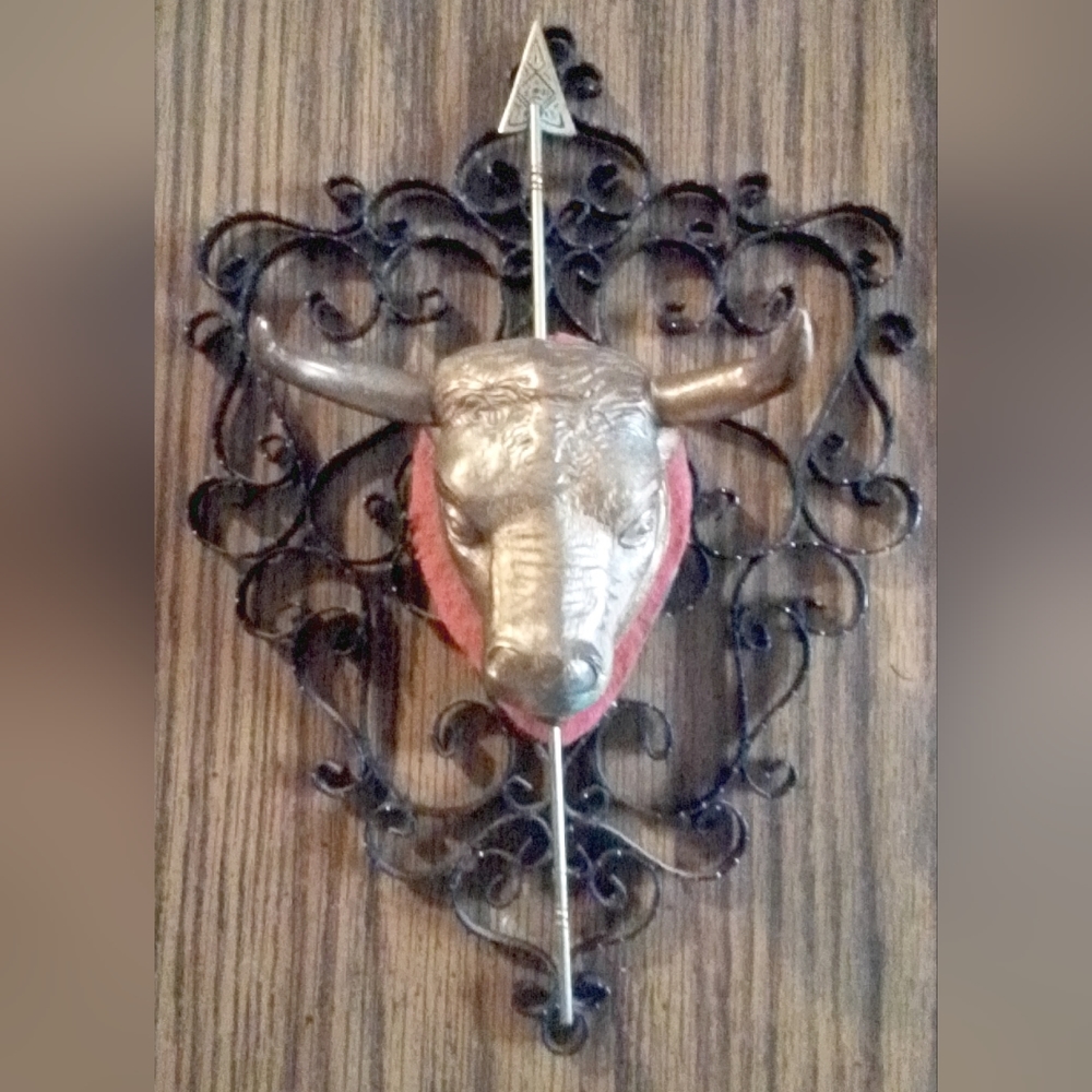 Vintage Bullhead(Golden Bronze)W/ a Gold Arrow On a Black Cast Iron Plaque.